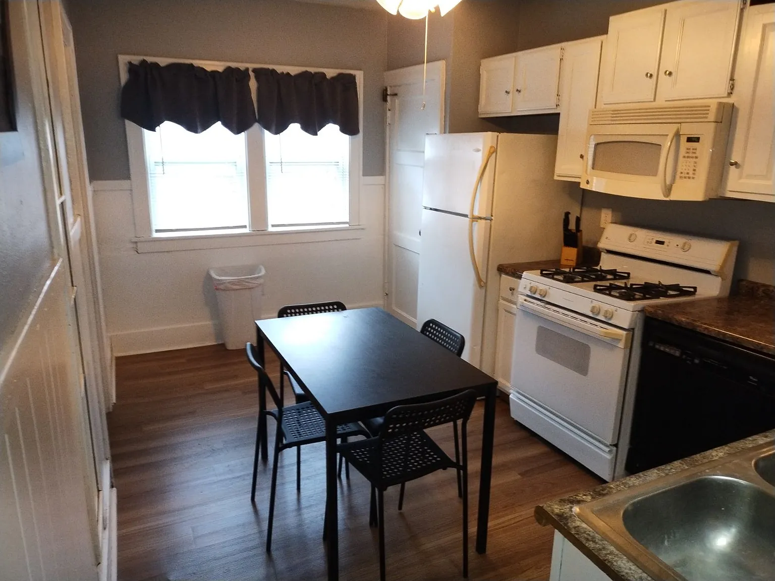 3 bed, 1000 sqft, $2,000 — Photo 2
