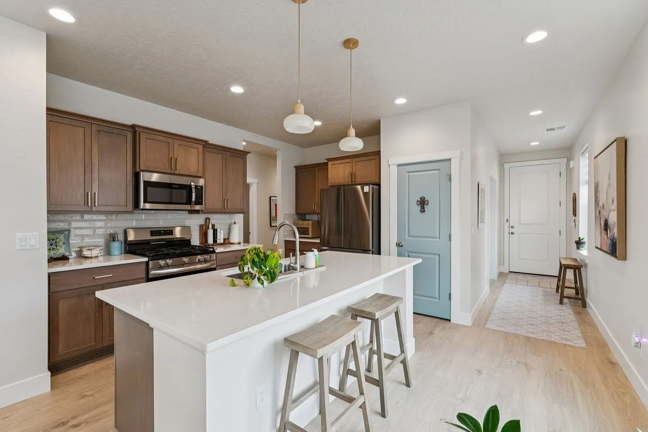 4 bed, 1618 sqft, $3,400 — Photo 3