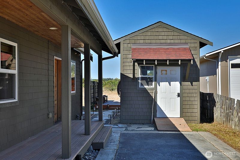 5th image of 2633 Sunlight Beach Road