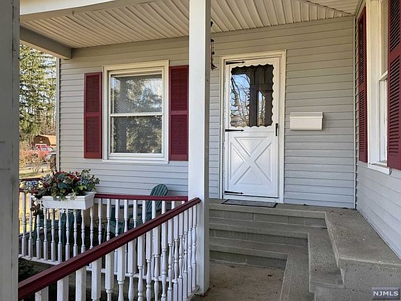 5th image of 75 Sicomac Ave
