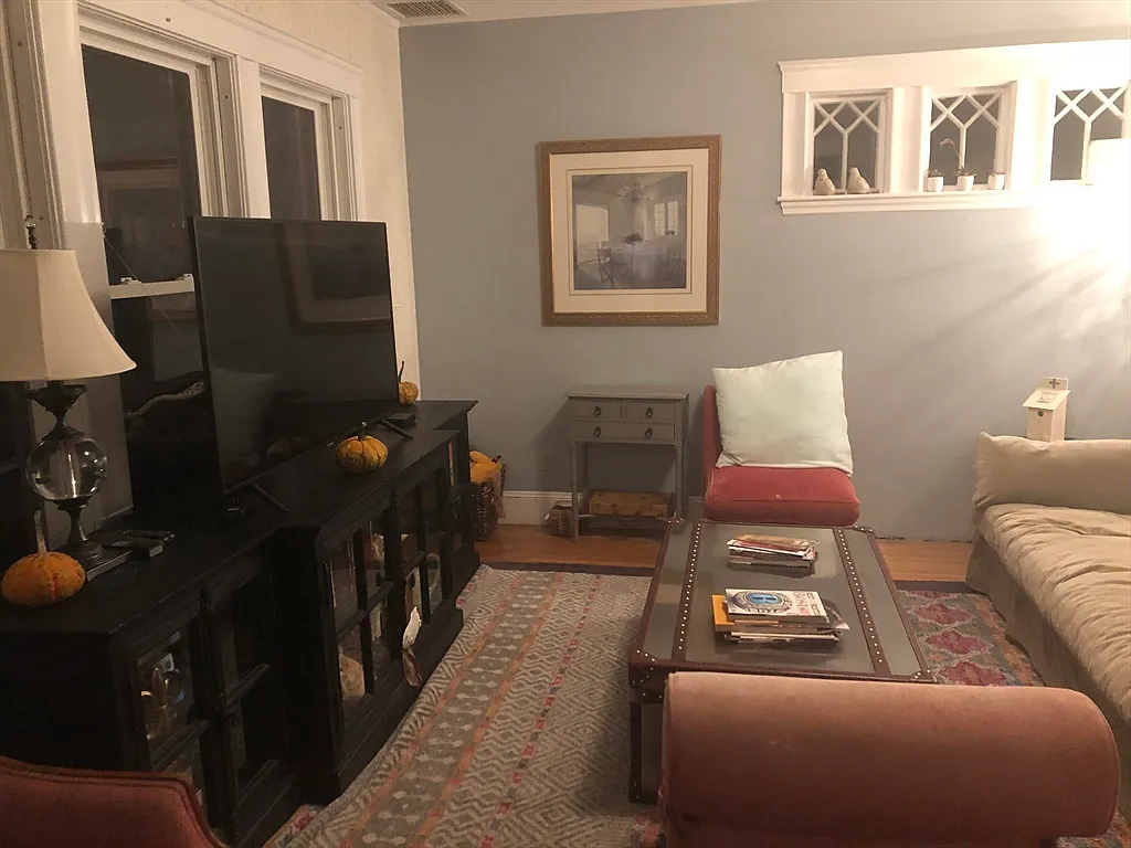 4 bed, 2.0 bath, 1697 sqft, $4,500 — Photo 3