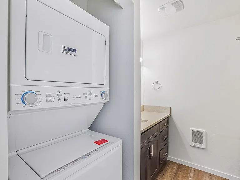Midland Apartments — Photo 50