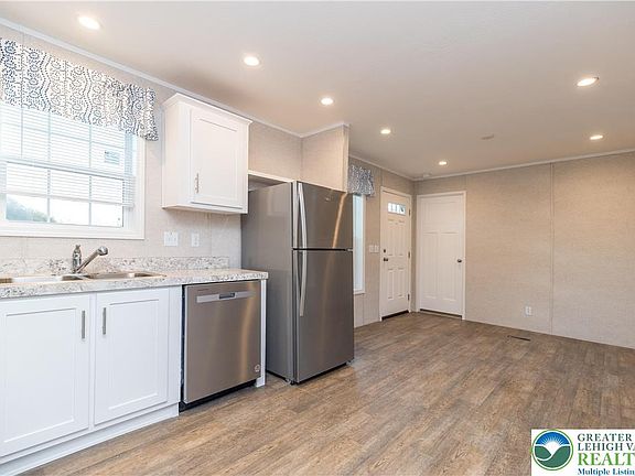 4th image of 465 Royal Manor Rd Lot 3