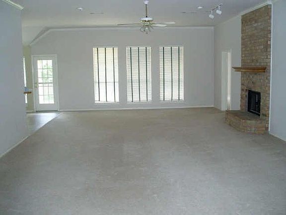 5th image of 111 Heneretta Dr