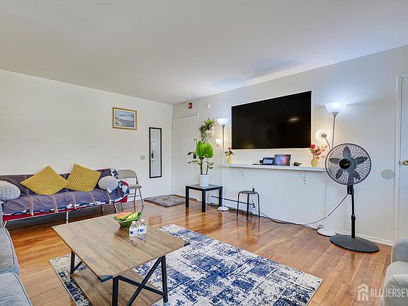 4th image of 55 Gill Ln APT 32