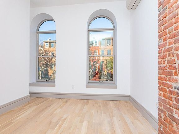 4th image of 190 Pulaski St #1A