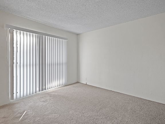 4th image of 500 Glenwood Cir APT 411