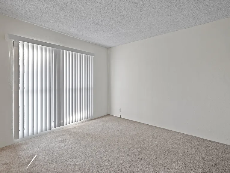 500 Glenwood Cir #411 — Photo 4