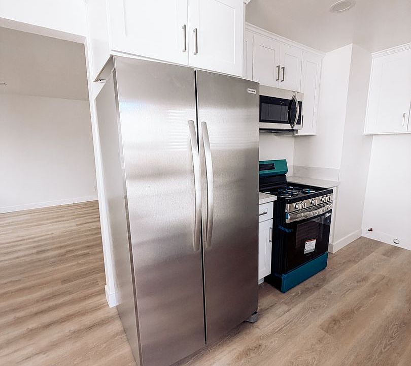 1st image of 4084 W 129th St #C