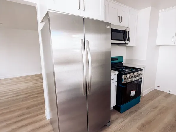 West 129th St. Apts., 4084 W 129th St #C, Hawthorne, CA 90250