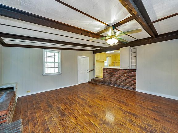 4th image of 80 Barnett St