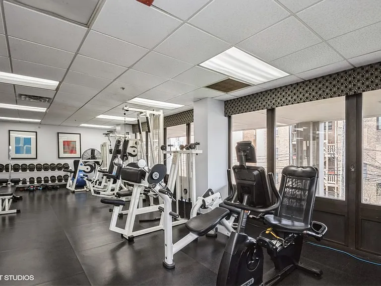 5320 N Sheridan Rd #1503 — Photo 17