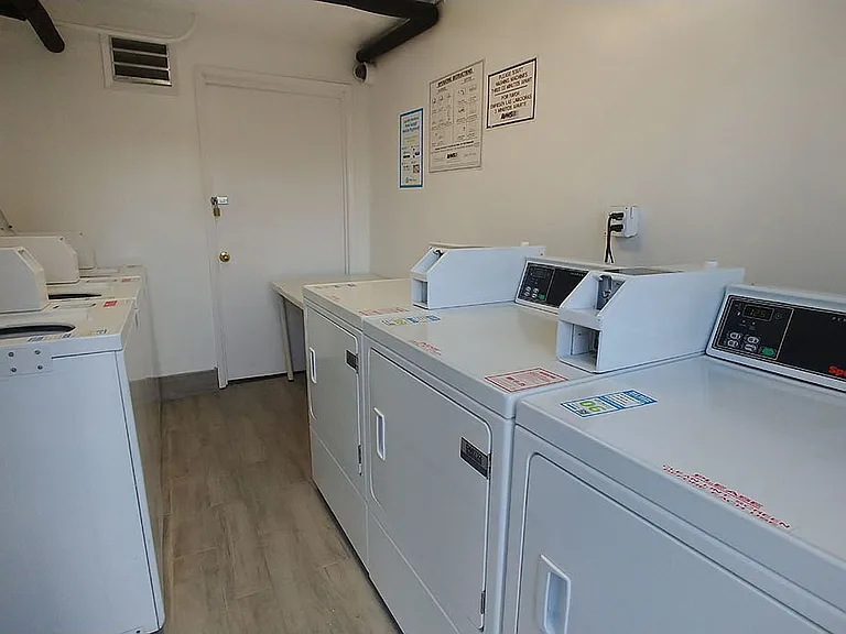Edgemont Apts — Photo 13