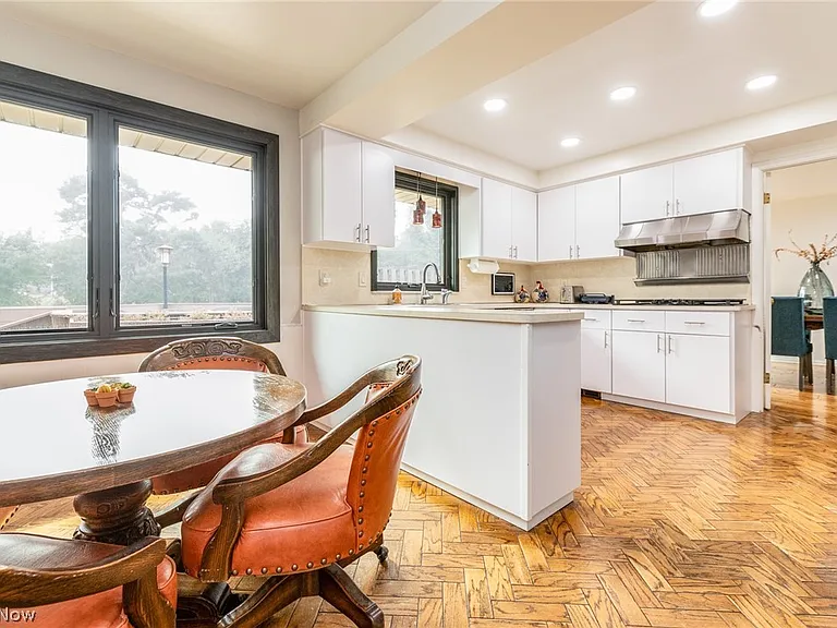 25150 Cardington Dr — Photo 16