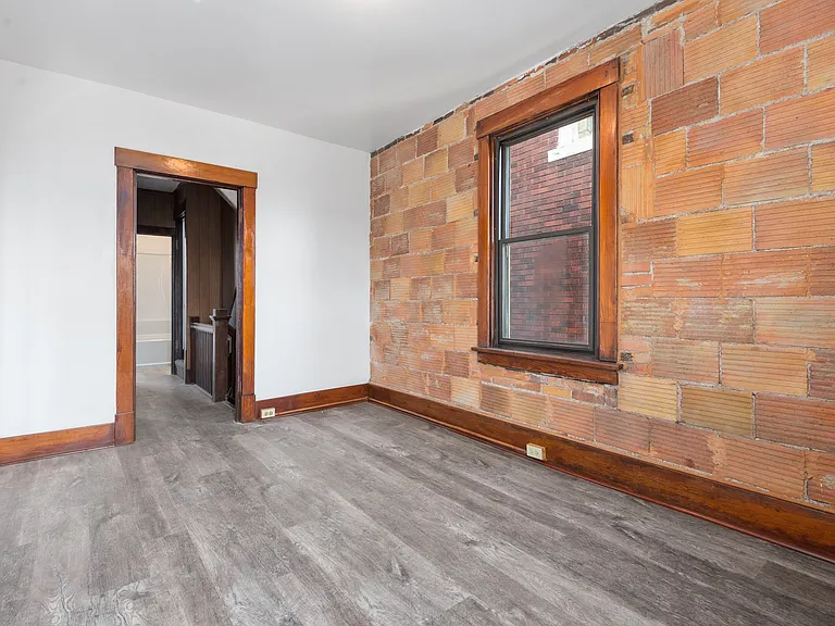 326 Anthony St — Photo 14