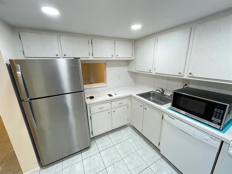 1st image of 7925 Fairview Dr APT 205