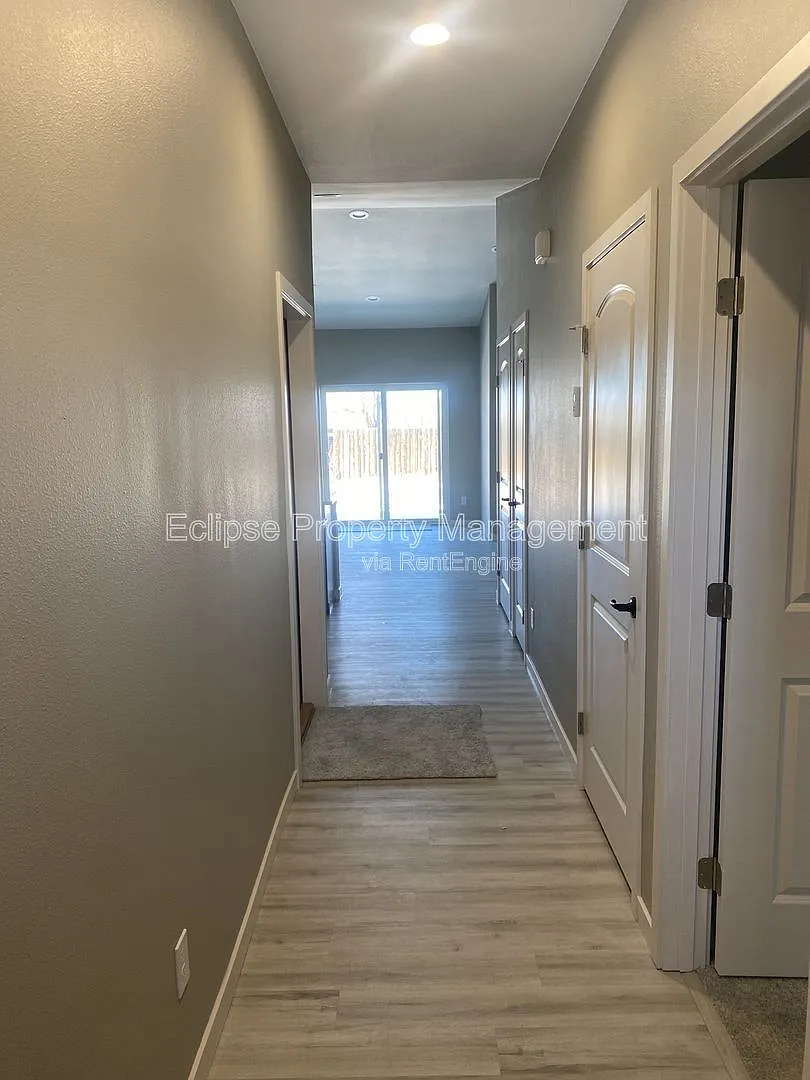 Building Photo - 511 Crestone Ave #511