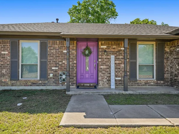 925 Prestwick St, Bedford, TX 76022