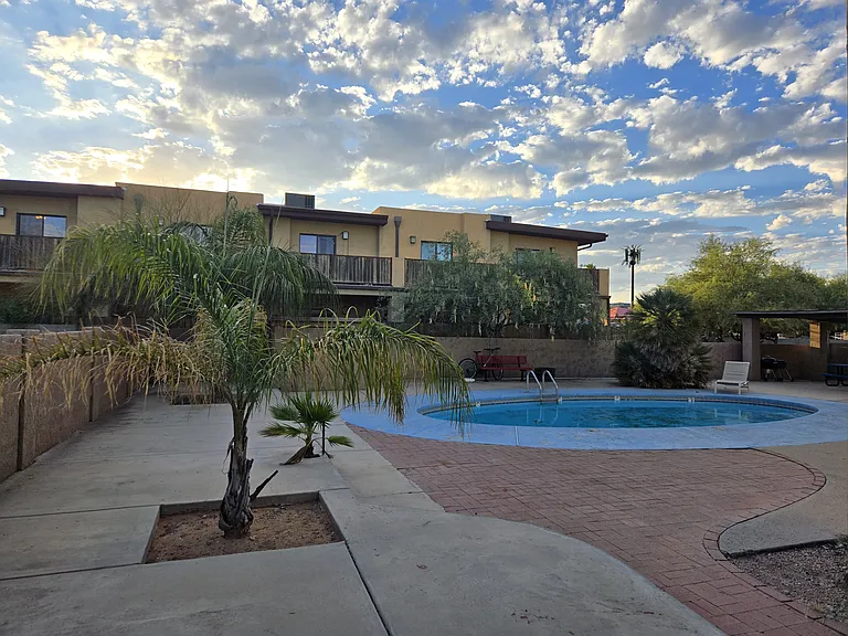 1809 E Hedrick Dr — Photo 8