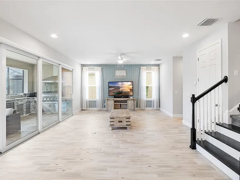 8029 Clementine Ln — Photo 11