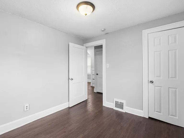 14399 Maple Ave — Photo 6