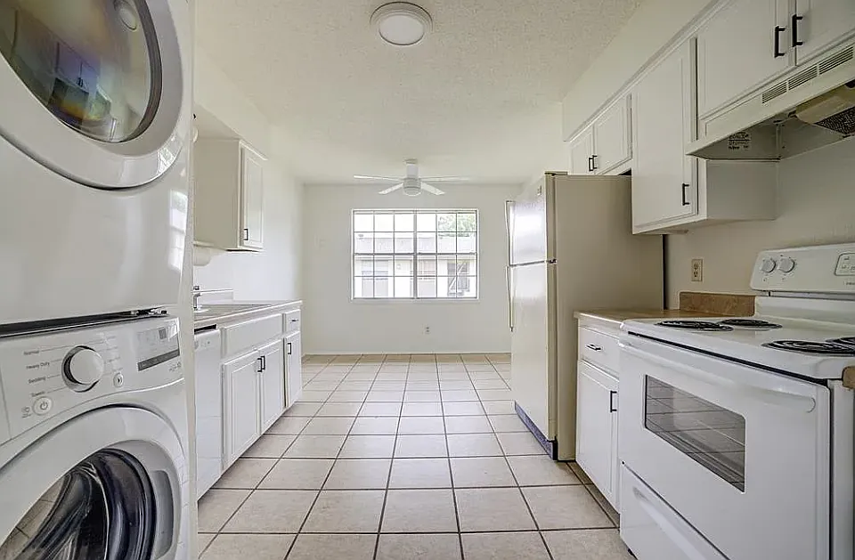 3 bed, 1200 sqft, $1,000 — Photo 3