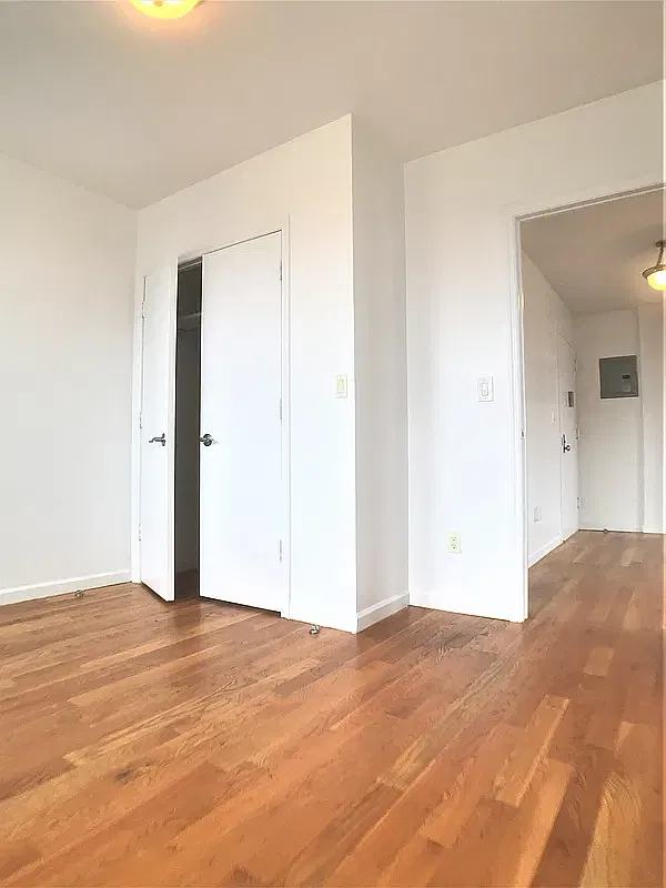 86 Moore Street — Photo 4