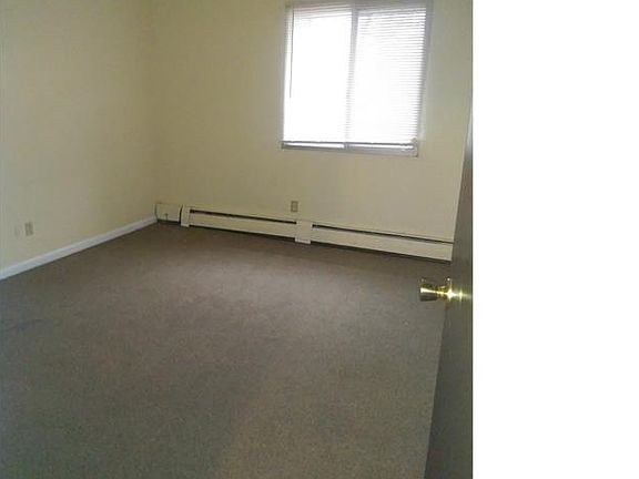 4th image of 829 N Court St APT 10