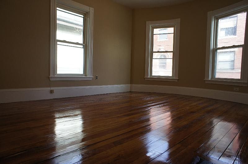 2nd image of 20 Royal St