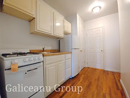 Rented by Lexington Real Estate Group | media 19