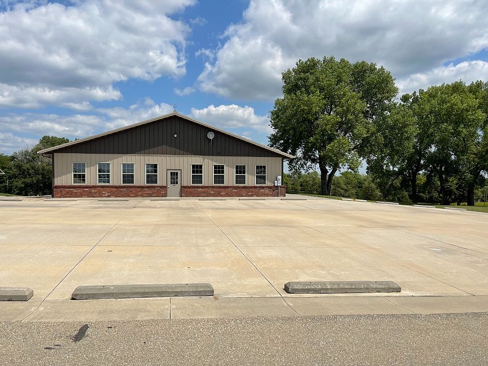 2nd image of 7 Terrace Cir