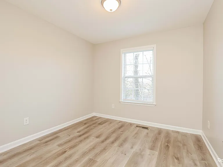 112 McKinley Dr — Photo 9