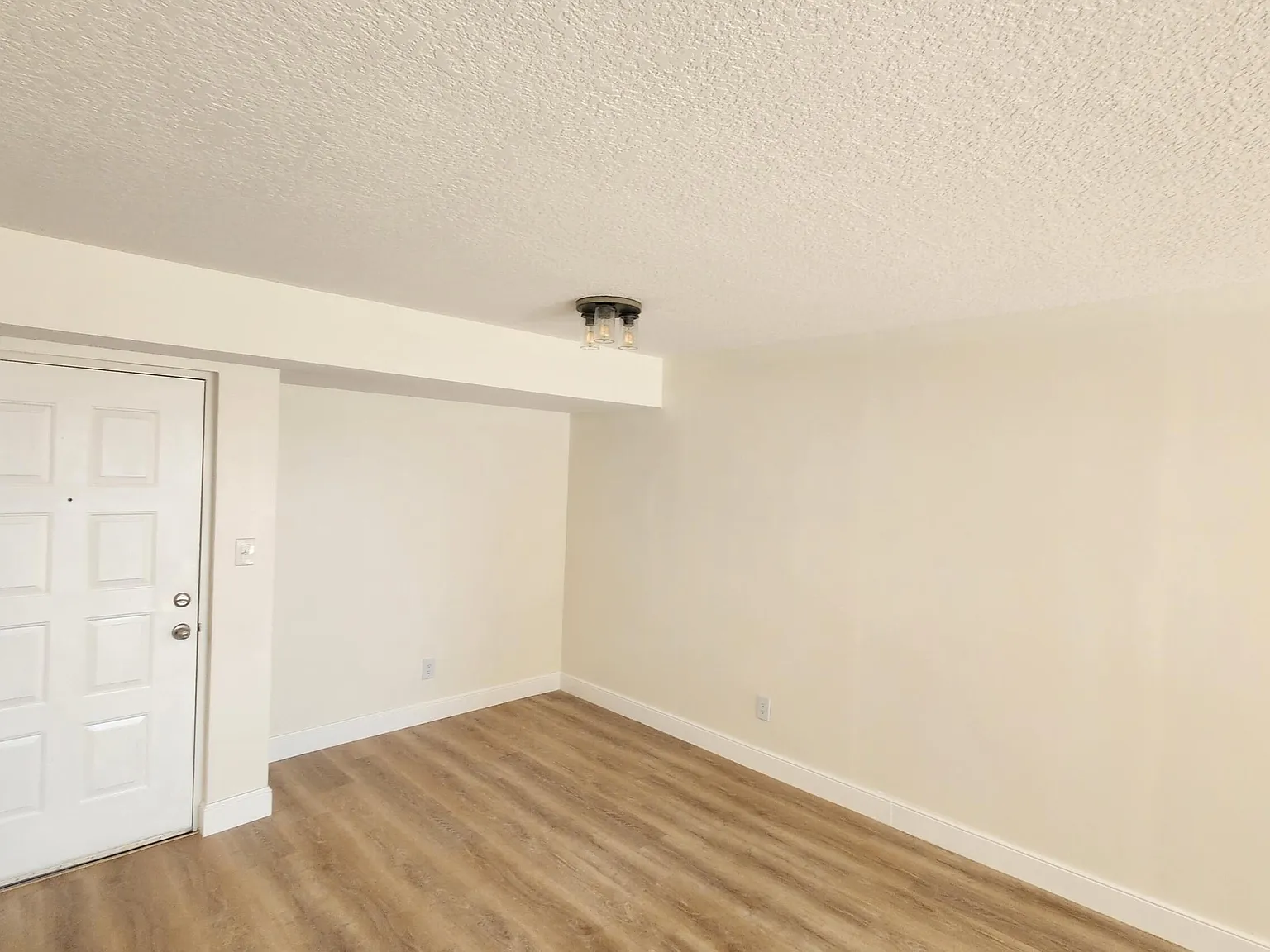 1 bed, 1.0 bath, 746 sqft, $2,275 — Photo 2