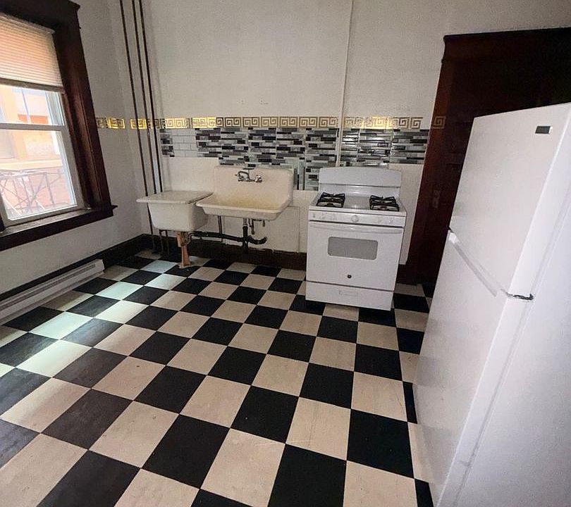 2nd image of 11 Conway St APT 7