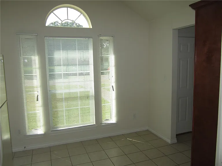 306 Fairway Dr — Photo 3