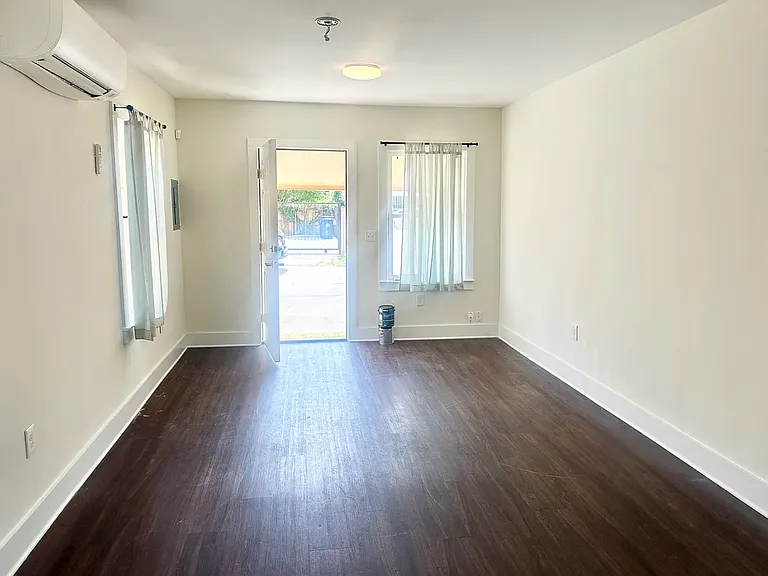 3200 Banks St — Photo 5