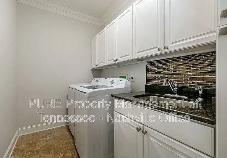 1214 Broadmoor Cir — Photo 29