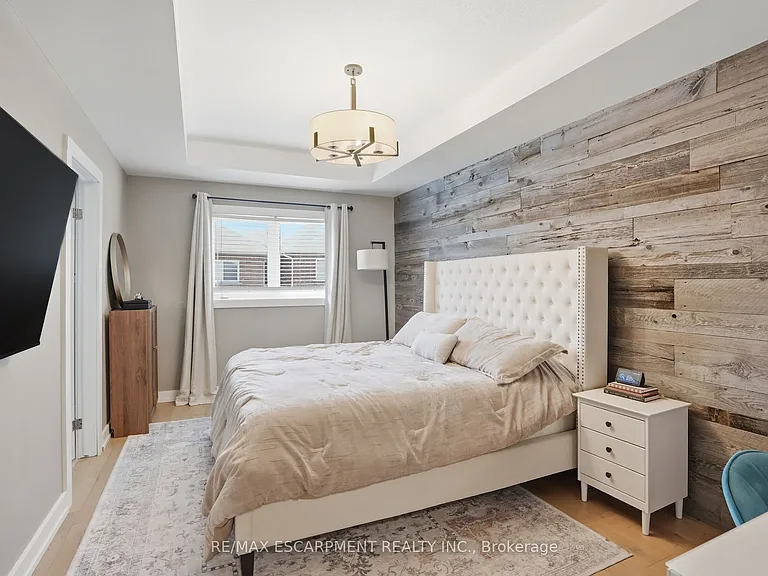 111 Greenstem Cres — Photo 20