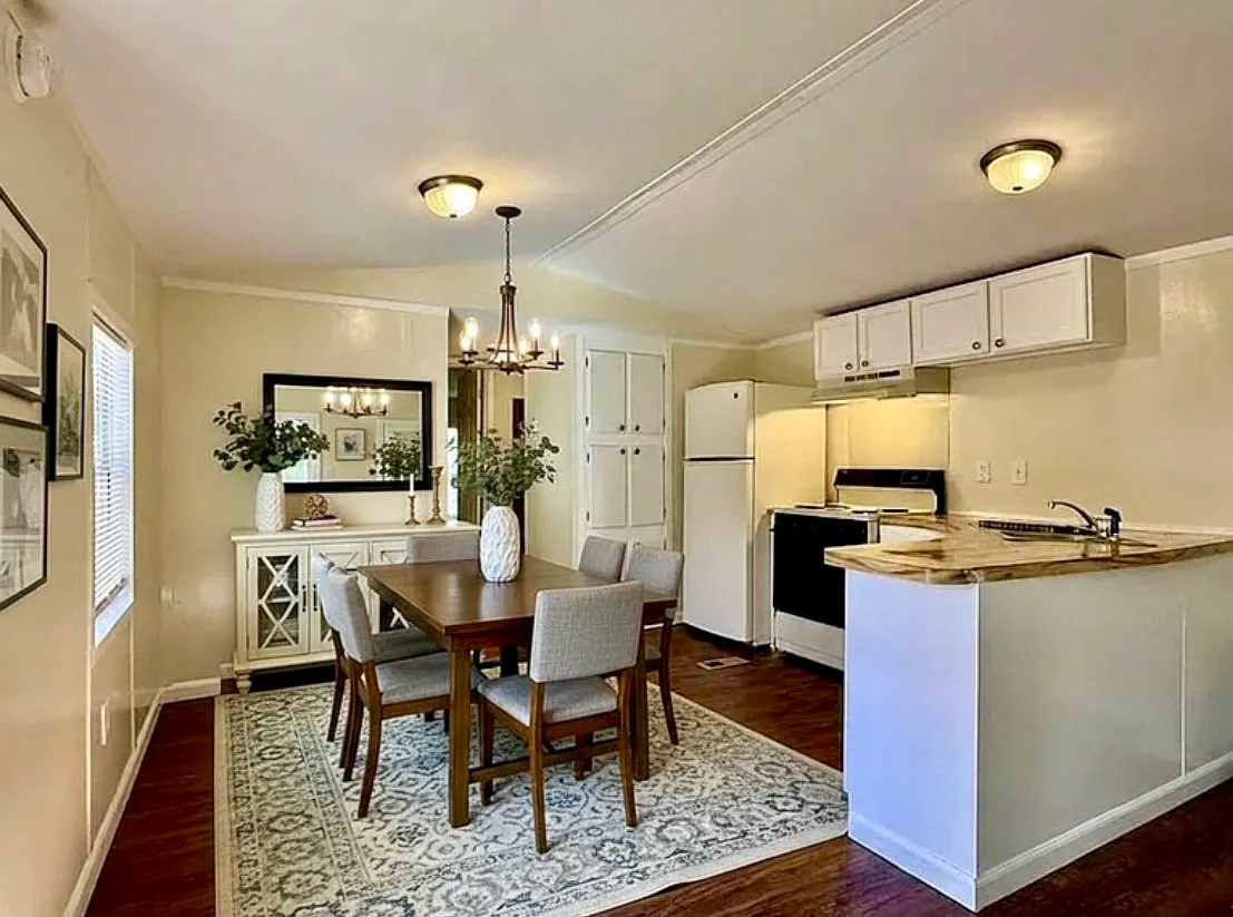 5290 Eastwood Cir — Photo 3