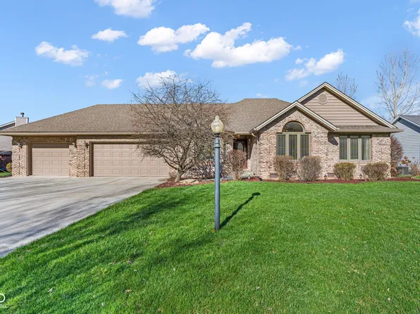 825 Robin Wood Pl, Greencastle, IN 46135