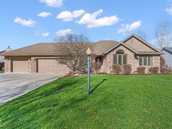 825 Robin Wood Pl, Greencastle, IN 46135