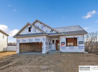 18121 Sage Cir, Omaha, NE 68136