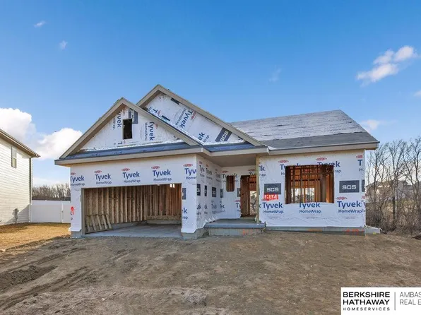 18121 Sage Cir, Omaha, NE 68136