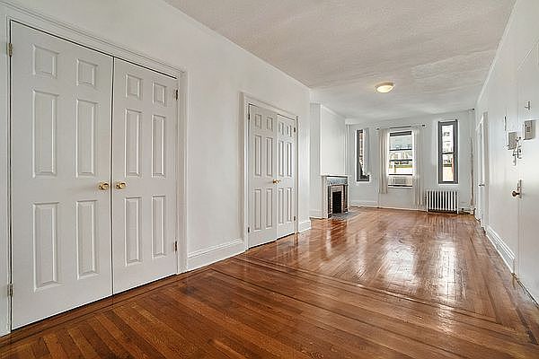 1st image of 159 E 33rd St APT 3