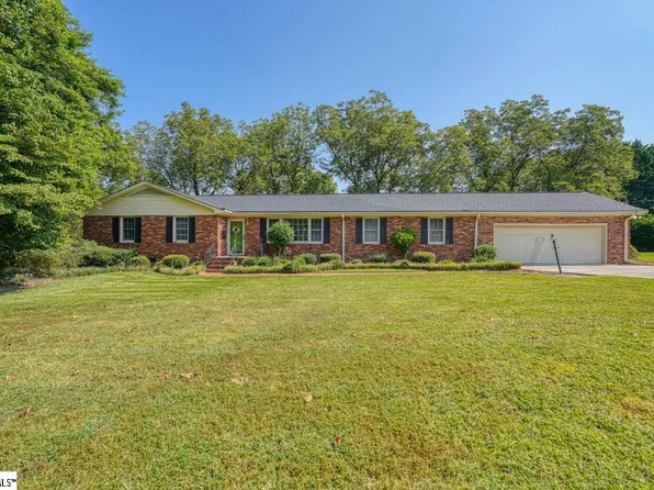 3 Fairlane Dr, Mauldin, SC 29662