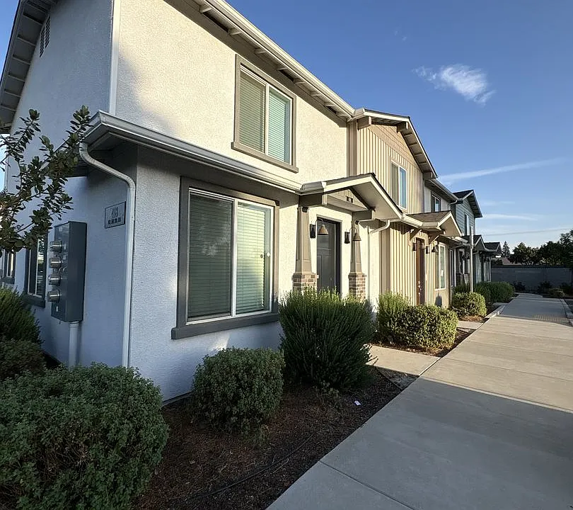 418 S Summit St #101-104