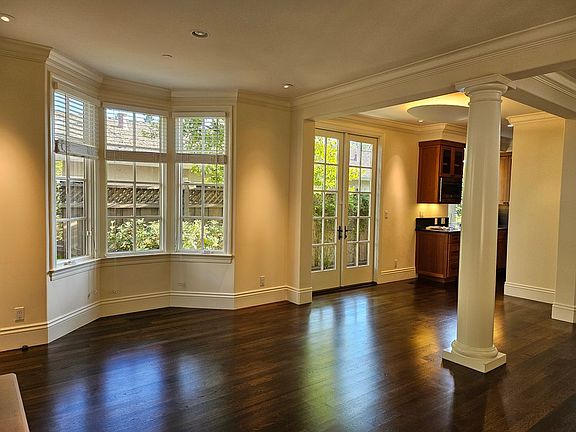 3rd image of 919 Fremont Pl