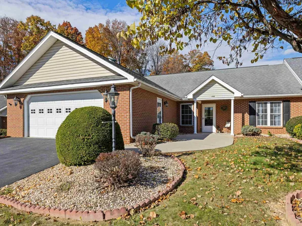 206 Red Oak Dr, Staunton, VA 24401