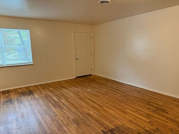 3rd image of 3817 Woodlake Dr