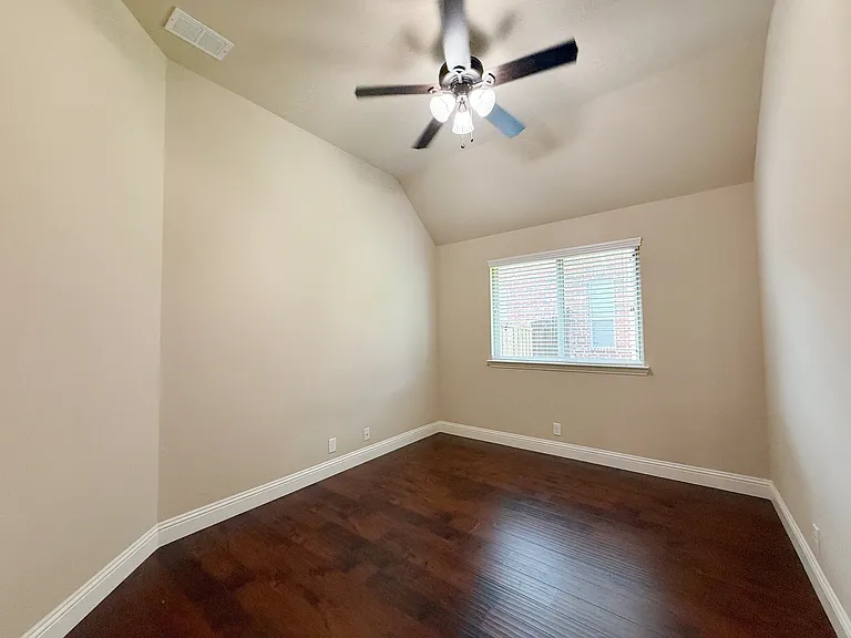 4303 Oak Bluff Dr — Photo 28